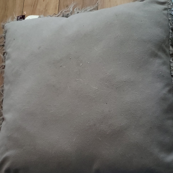 Couch pillow - Picture 2 of 2